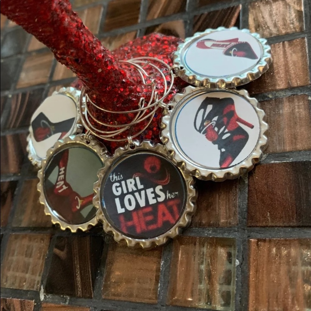 Heat Girl Wine Charm Set